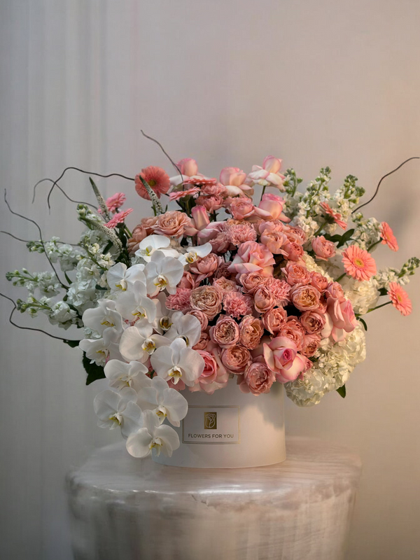 Elegant Presentation: The flowers are expertly arranged in a chic box that complements any decor, making it a beautiful and convenient option for gifting or decorating.