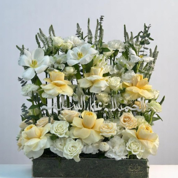 This bouquet is exquisitely designed by our expert florists, making it the perfect choice for special occasions. Order now and enjoy the beauty of our luxurious peach roses.