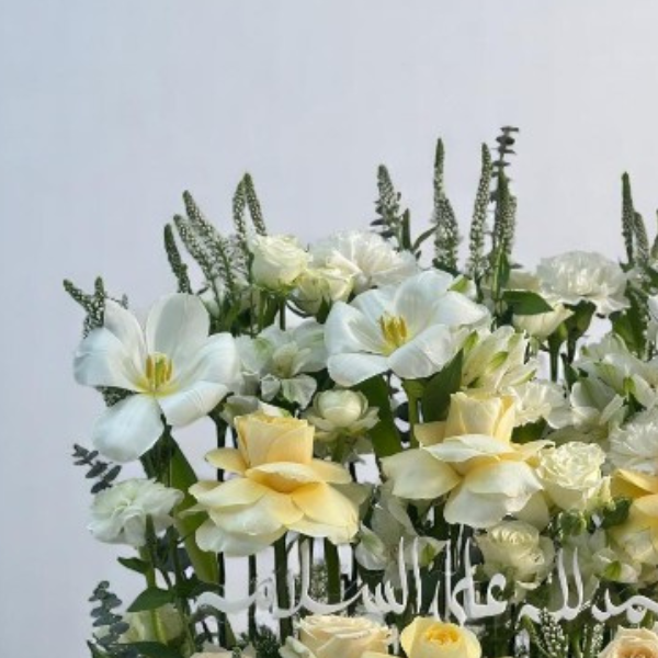 This bouquet is exquisitely designed by our expert florists, making it the perfect choice for special occasions. Order now and enjoy the beauty of our luxurious peach roses.